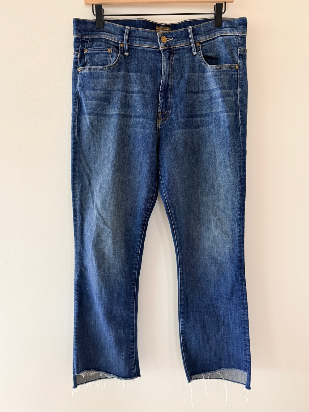MOTHER The Insider Crop Step Fray Jeans Not Rough Enough Size 32 Like New - Picture 4 of 16